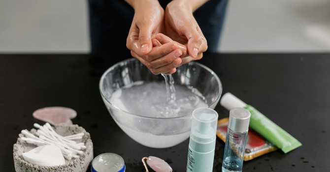 Skin Flooding: The Hydration Trend Taking Over Skincare Routines in 2025